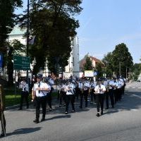 Na komendę Władysława Mastrzykowskiego, w asyście Orkiestry Dętej 