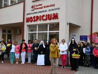 Inauguracja akcji Pola Nadziei przy miechowskim Hospicjum