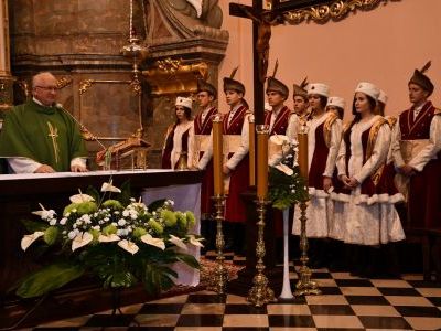 Msza święta w intencji ZS Nr 1 w Miechowie odprawiona przez ks. proboszcza Franciszka Siarka