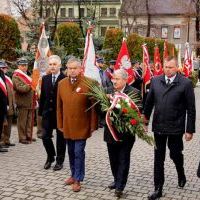 Starosta Jacek Kobyłka, członkowie Zarządu - Wojciech Domagała i Piotr Grządziel oraz przewodniczący Rady Powiatu Krzysztof Świerczek