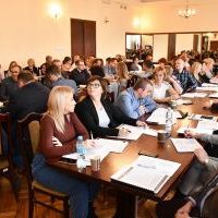 Sala konferencyjna miechowskiego Starostwa wypełniona uczestnikami szkolenia