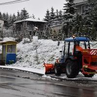 Nowy sprzęt Zarządu Dróg Powiatowych na chodniku ul. Warszawskiej w Miechowie